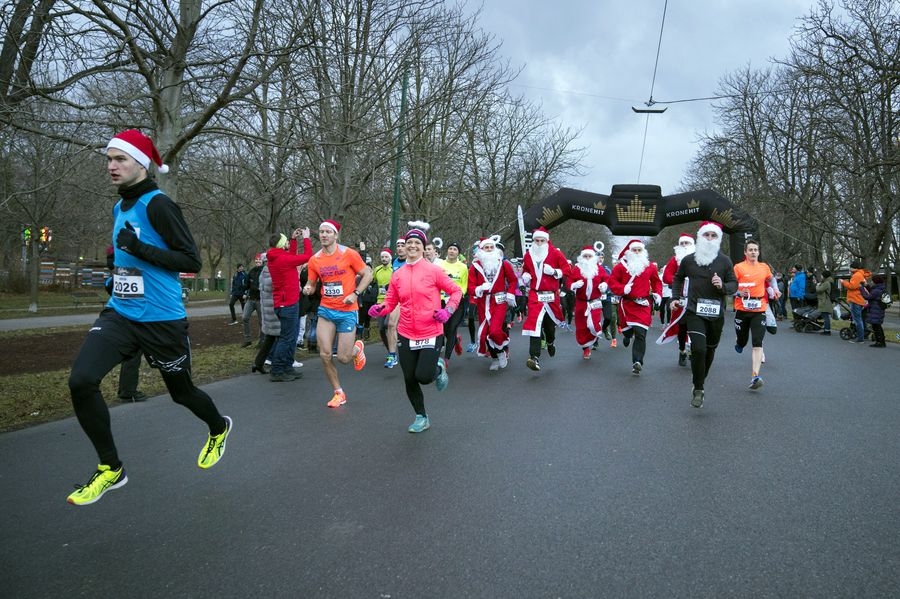 Beim Vienna Christmas Run läufst du kostümiert die 5 Kilometer