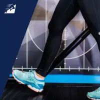 Eine Frau bei einer Laufanalyse