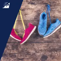 Mindestens 2 Paar Laufschuhe zum Laufen