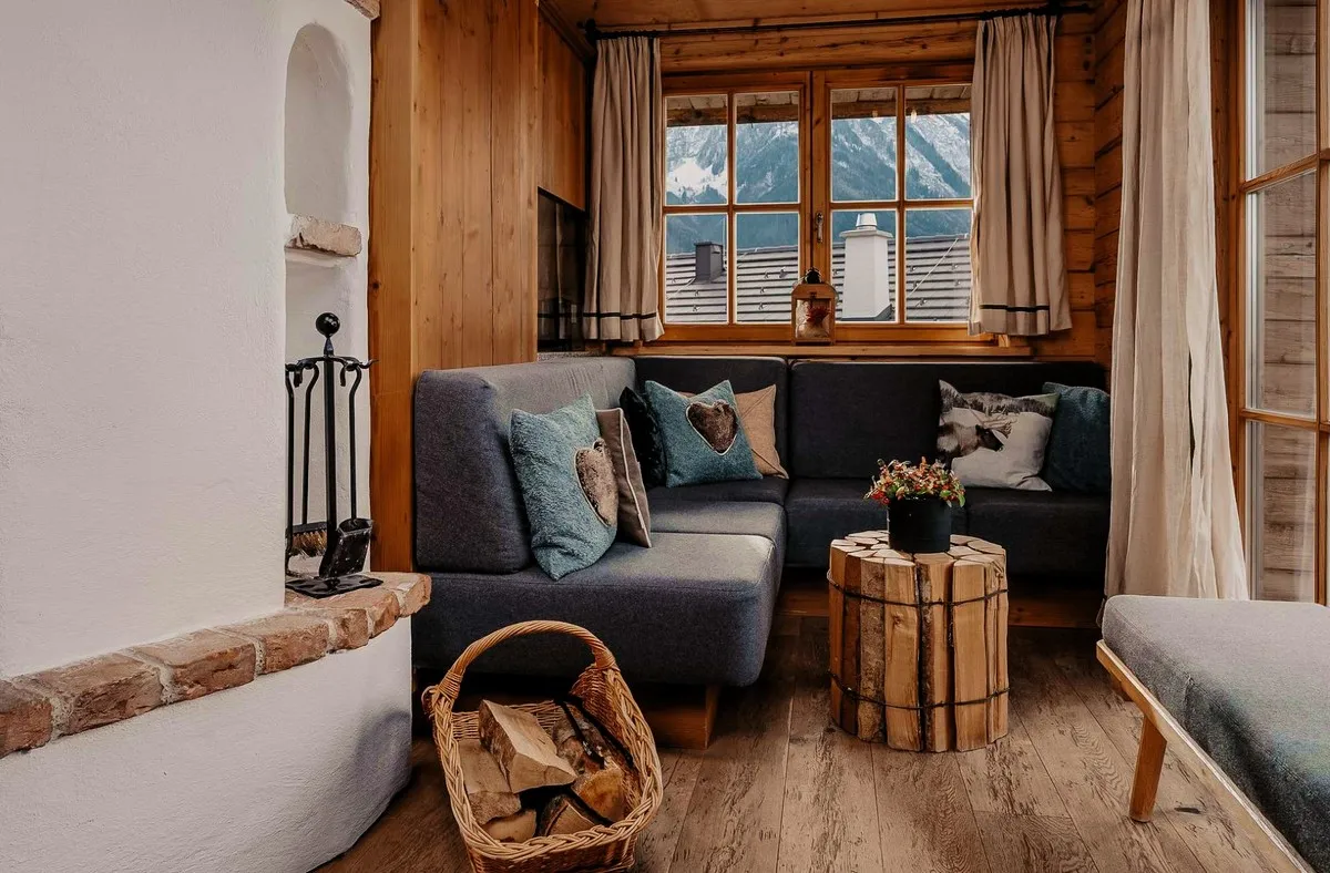Ein Chalet mit Kamin