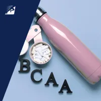 BCAA Kapseln mit einer Trinkflasche