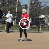 VIDEO: 105-jährige Julia Hawkins läuft neuen Weltrekord!