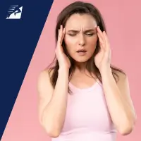 Eine Frau mit Migräne