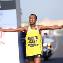 Mekkonen (C) Dubai-Marathon