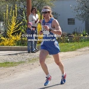 Gerold Schmidhuber siegte wie auch im Vorjahr über die 5km (Foto: knipserl.at)
