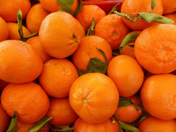 Ist die weiße Haut an der Mandarine ungesund?