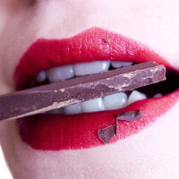 Greife beim Stück Schokolade ruhig zu. Es tud deiner Gesundheit gut!