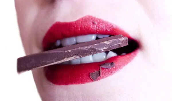 Greife beim Stück Schokolade ruhig zu. Es tud deiner Gesundheit gut!