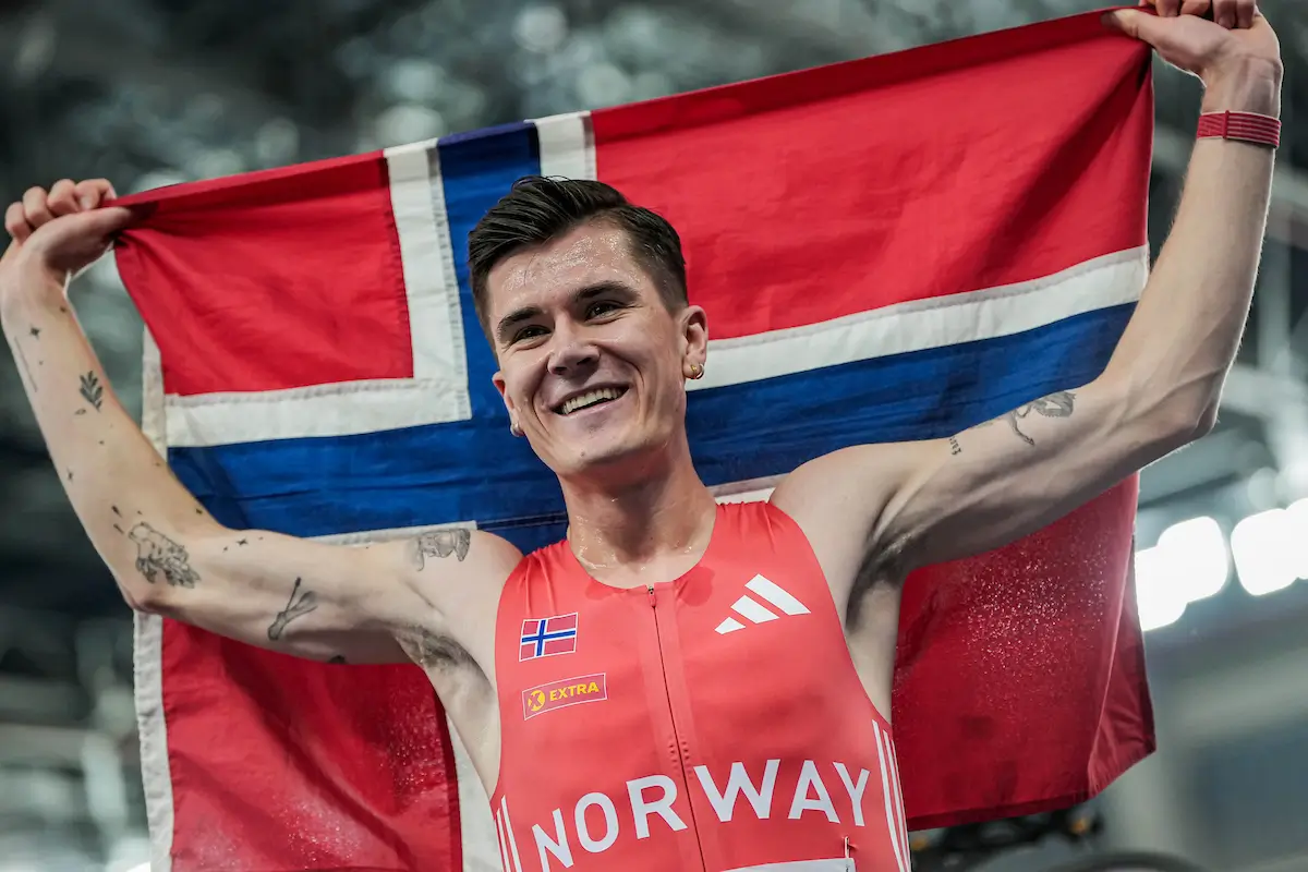 Jakob Ingebrigtsen jubelt nach dem WM-Finale 2025 über die 1.500 Meter