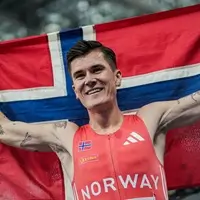 Jakob Ingebrigtsen jubelt nach dem WM-Finale 2025 über die 1.500 Meter