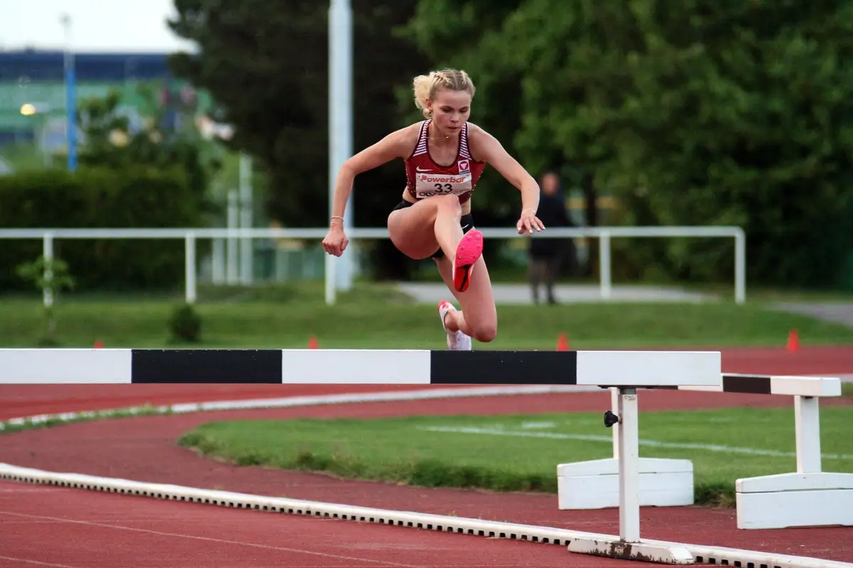 Hindernisläuferin Lena Millonig verbesserte den 16 Jahre alten Rekord.