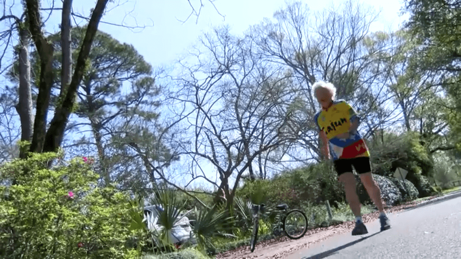 So schnell läuft die schnellste über 100 Jahre alte Läuferin!