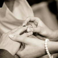 Boston-Marathon Überlebende heiratet ihren Retter