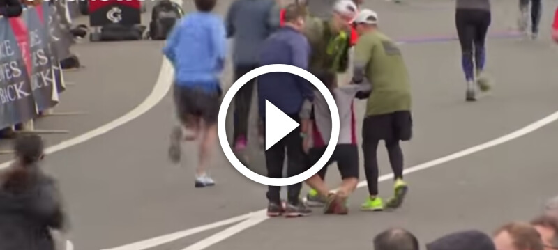 [VIDEO] Heldenhaft: Läufer tragen kollabierte Läuferin über die Ziellinie