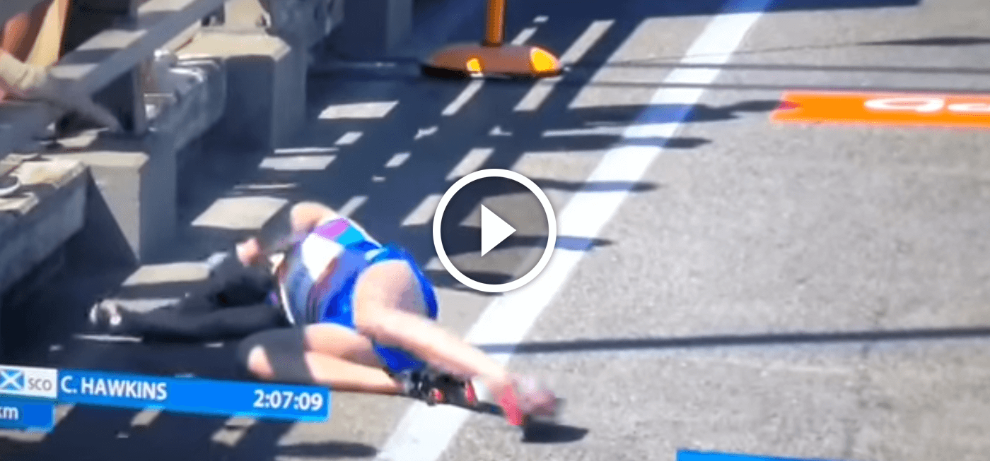 Kollabierter Läufer liegt mehrere Minuten auf der Straße [+ VIDEO]