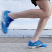 Dieser Läufer absolviert den Marathon unter 3 Stunden, doch wie er das macht ist beeindruckend...