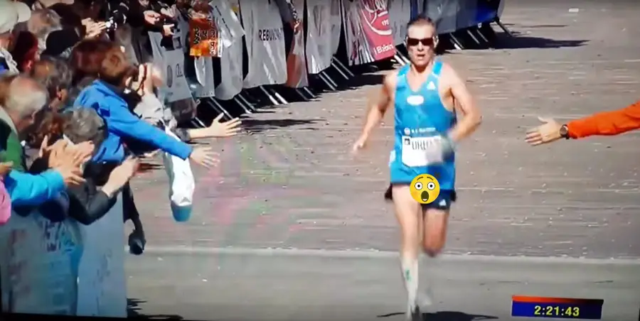 [VIDEO] Irre Panne: Slowakischer Spitzenläufer zeigt sein bestes Stück bei Marathon