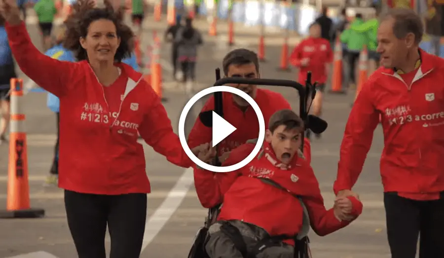 Beeindruckend: Vater läuft mit behindertem Sohn Marathons [+ VIDEO]