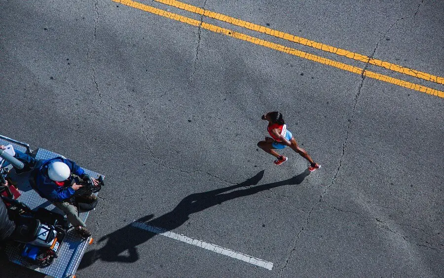 Laufen Frau Wettkampf Marathon Pixabay 900