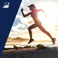 Eine hübsche Frau beim Laufen