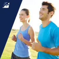 Eine Frau und ein Mann beim Laufen