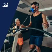 Ein Läufer bei einem Laktattest auf dem Laufband