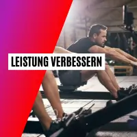 Ein Mann und eine Frau auf einem Rudergerät