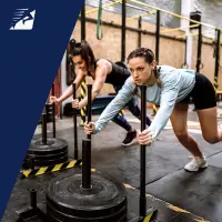 2 Frauen beim Sled Push als Hyrox-Training