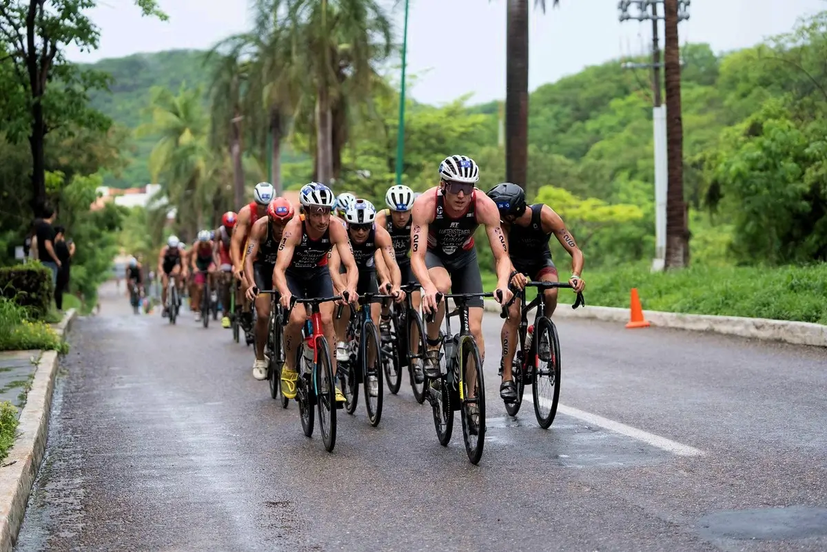 Peter Luftensteiner führt das Verfolgerfeld an.