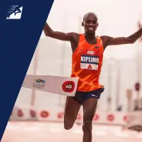 Ein Marathonläufer beim Zieleinlauf