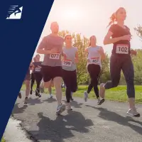 Läufer bei einem Wettkampf auf der Straße