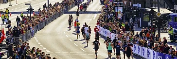 Marathon Hamburg: Läufer auf der Strecke.