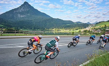 Kufsteinerland Radmarathon: Der Pendling - Kufsteins Hausberg - gilt als markanter Hingucker im Hintergrund auf der Strecke durch das Thierseetal.