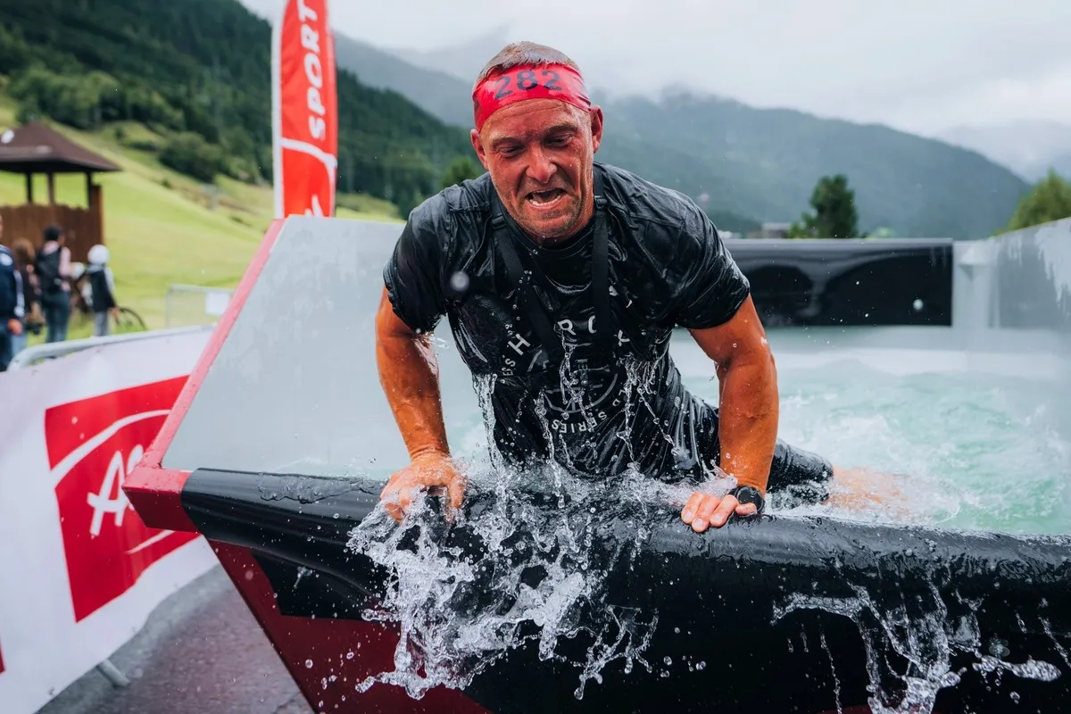 Arlberger Wadlbeisser 2025: Wer wasserscheu ist, hat keine Chance - nur die Härtesten schaffen es ins Ziel.