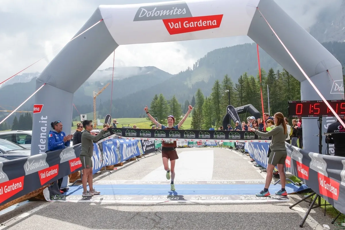 Dolomites Saslong Half-Marathon 2025: Siegerin Amelie Muss mit Streckenrekord