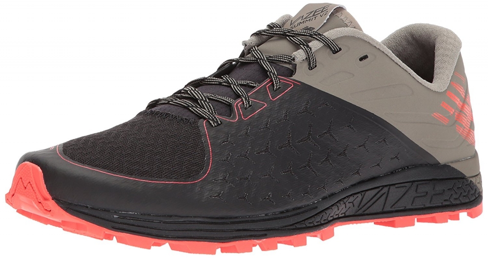 Sicher auf Trails bist du mit dem New Balance Vazee Summit Trail unterwegs"