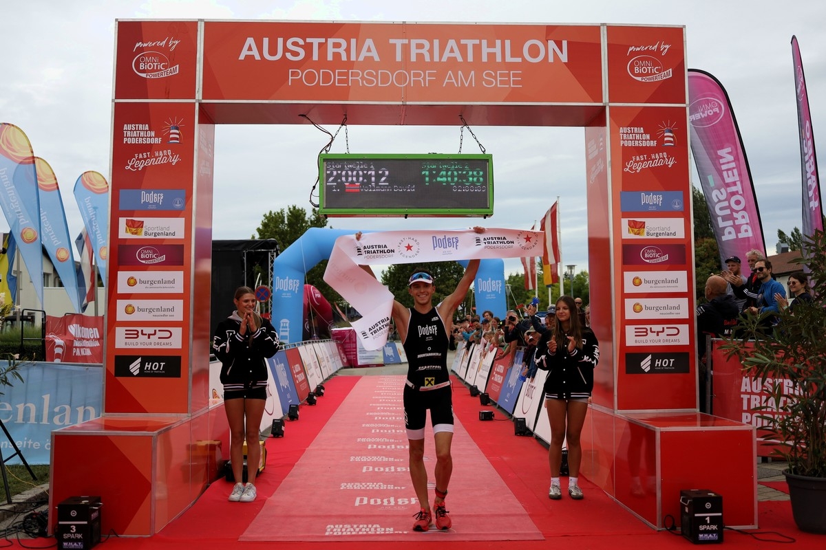 Austria Triathlon Podersdorf 2025: David Vollmann gewann über die Olympische Distanz.