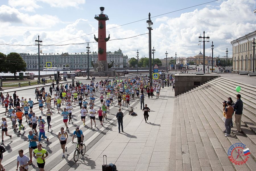 Die schöne Strecke beim White Nights International Marathon. Foto: Veranstalter