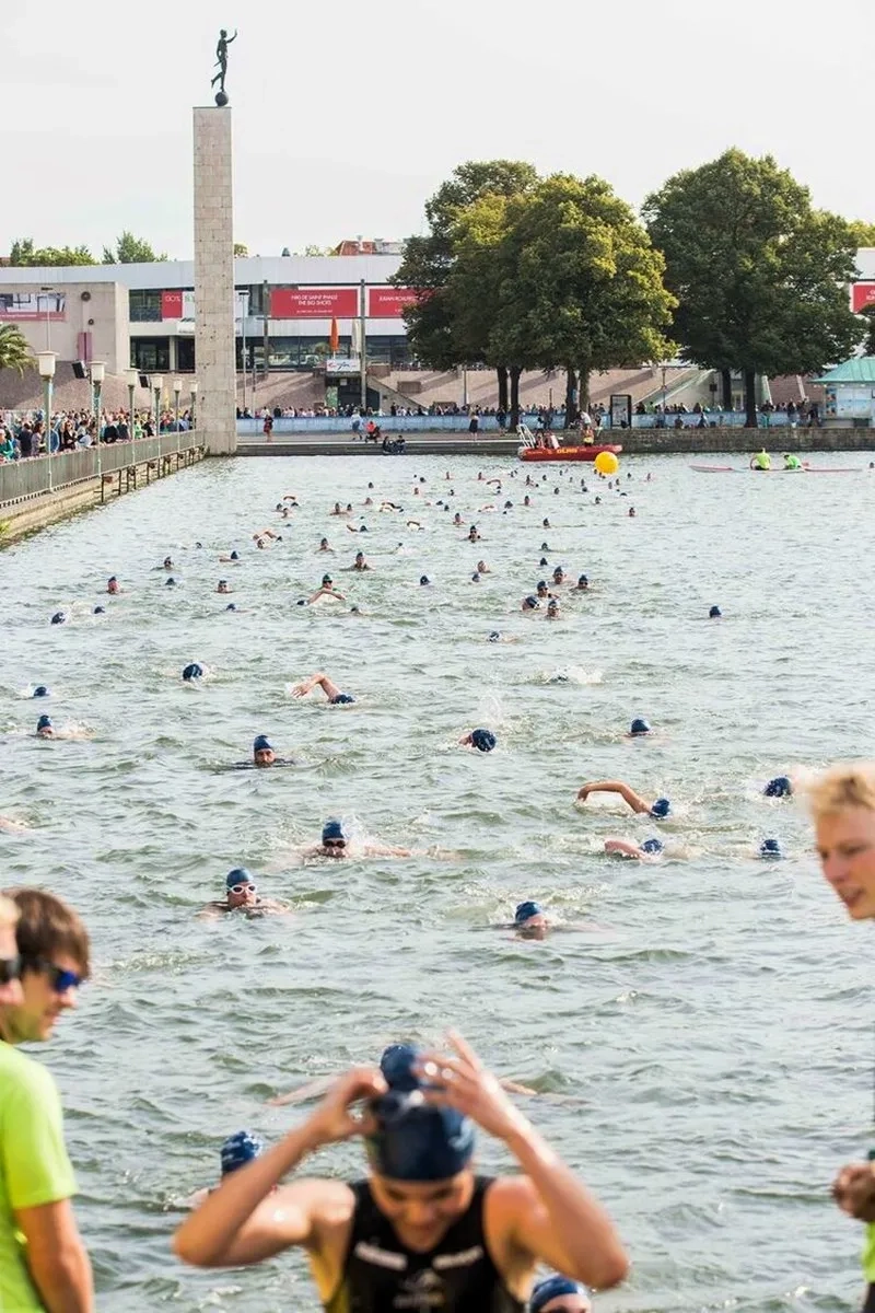 Schwimmen beim Maschsee Triathlon Hannover