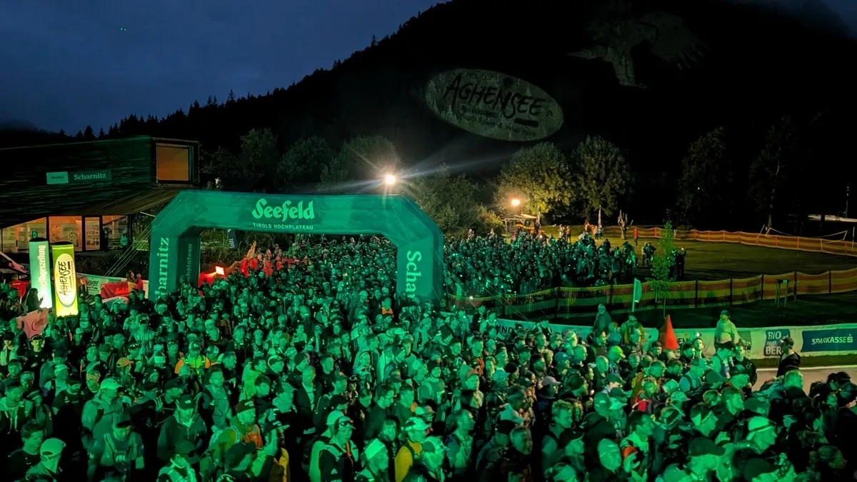 Karwendelmarsch 2025: Start um 6 Uhr in Scharnitz.