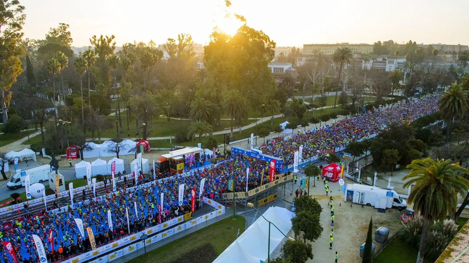 Tausende Läufer beim Zurich Marathon de Sevilla