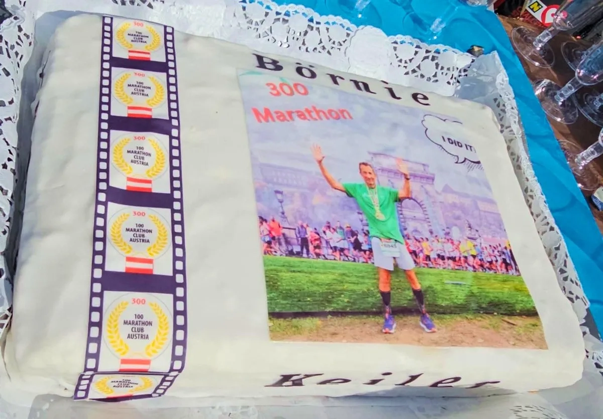 Tullner Lauftage 2025: 300er Marathontorte (Foto: © Bernhard Keiler) Tullner Lauftage 2025: 300er Marathontorte