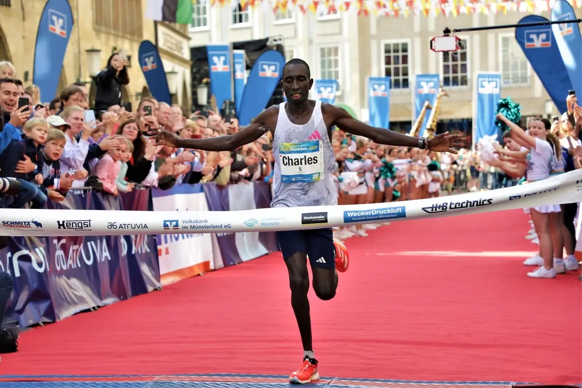 Charles Yosey Muneria: Sieger beim Münster Marathon 2023 mit Streckenrekord.