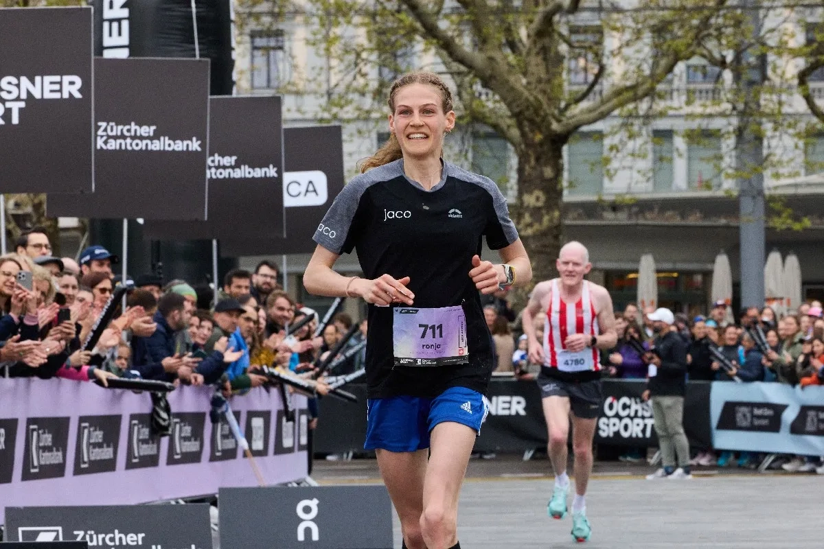 Zürich Marathon 2025: Die Schweizerin Ronja Hofstetter belegt den 2. Gesamtrang.