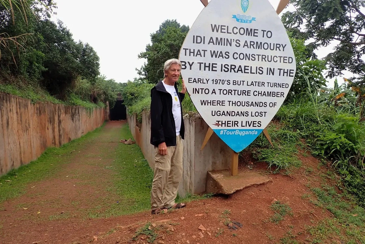 Nationalpalast in Kampala und Besuch der Folterkammer