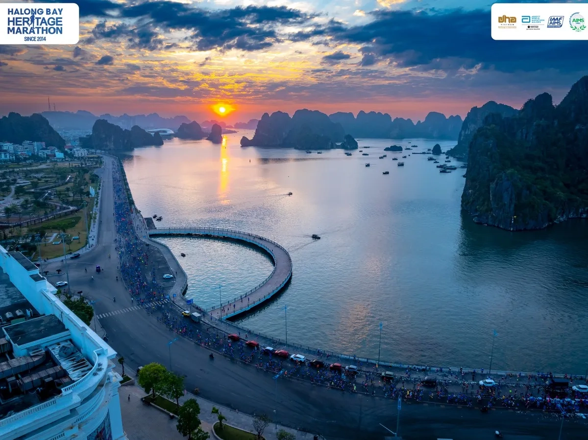 Sonnenaufgang beim Halong Bay Marathon
