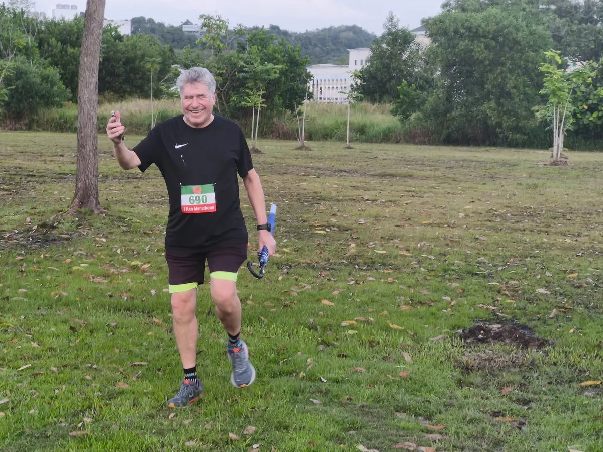 Brunei Marathon: Bild 30 Klaus auf der Strecke guten Mutes