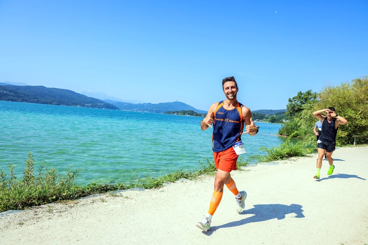 This route brings joy to every runner. (Photo: © MJK Sportmarketing / Kleine Zeitung) Kaernten Laeuft Woerthersee Halbmarathon 11 1737562465