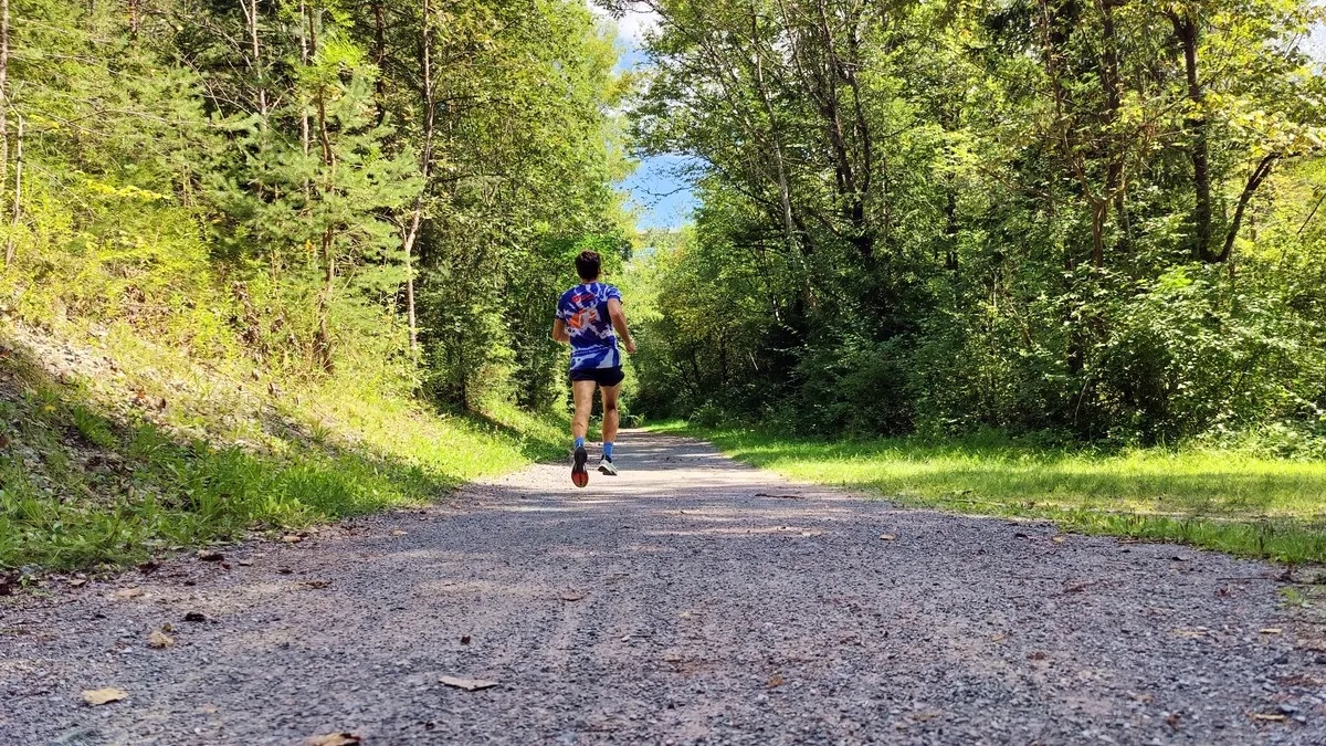 Läufer Thomas Bauer MSc mit dem Anta Mach Pro Laufschuh