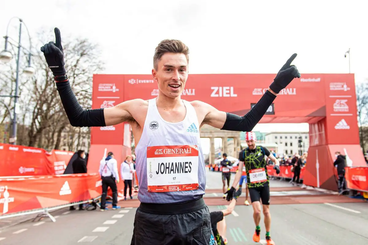 Johannes Motschmann wurde schnellster Deutscher (Marathon Team Berlin) beim GENERALI BERLINER HALBMARATHON 2022.